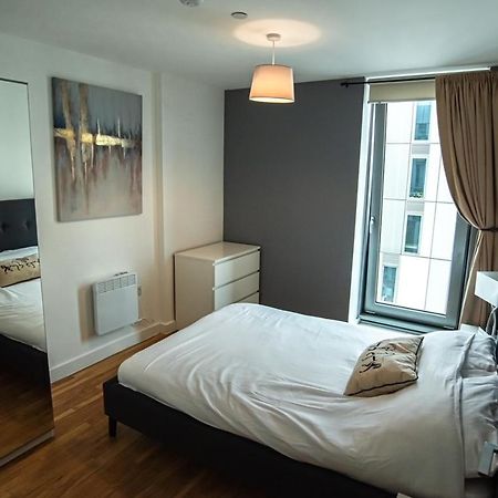 Hallsphere - Stunning Apartment Salford Quays Manchester Exterior photo