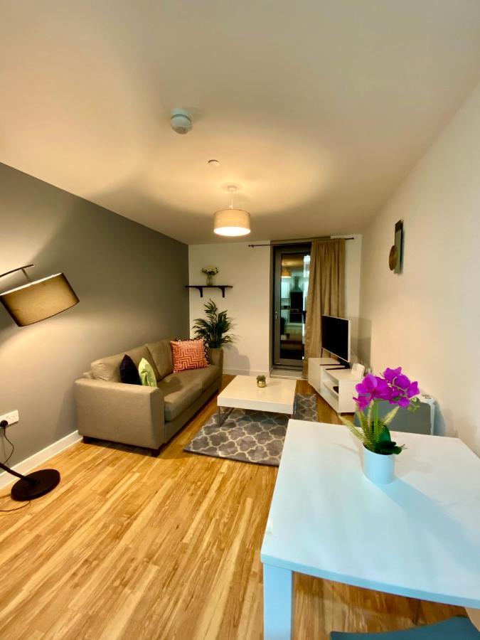 Hallsphere - Stunning Apartment Salford Quays Manchester Exterior photo