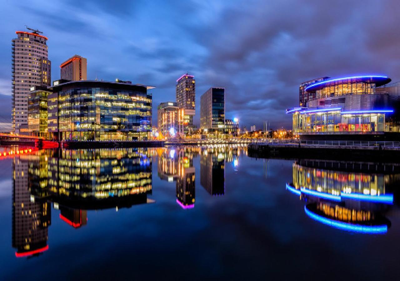 Hallsphere - Stunning Apartment Salford Quays Manchester Exterior photo