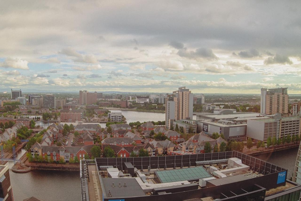 Hallsphere - Stunning Apartment Salford Quays Manchester Exterior photo