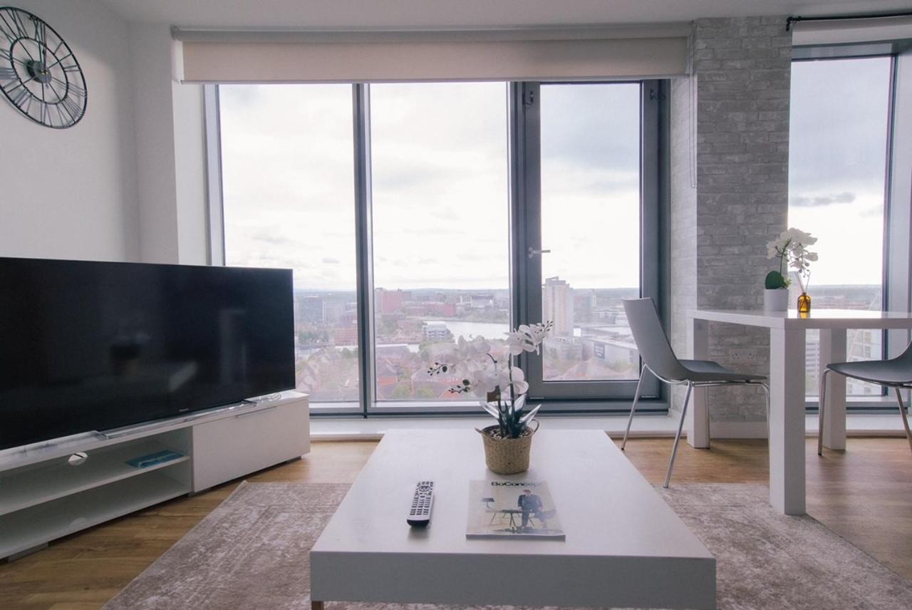 Hallsphere - Stunning Apartment Salford Quays Manchester Exterior photo